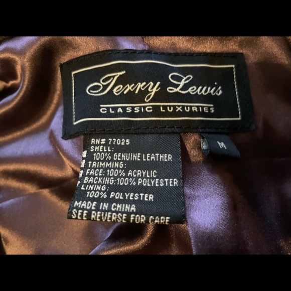 TERRY LEWIS CLASSIC LUXURIES Purle violet Jacket with Faux Fur Collar Purple - Picture 4 of 13